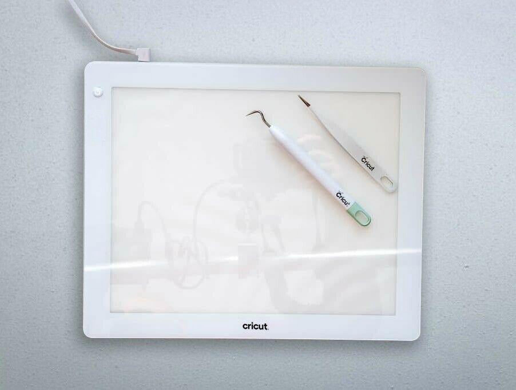 Cricut BrightPad | Plug-In Illuminating Workspace | DIY Tracing, Weeding,  Paper Piecing & More | Adjustable Brightness